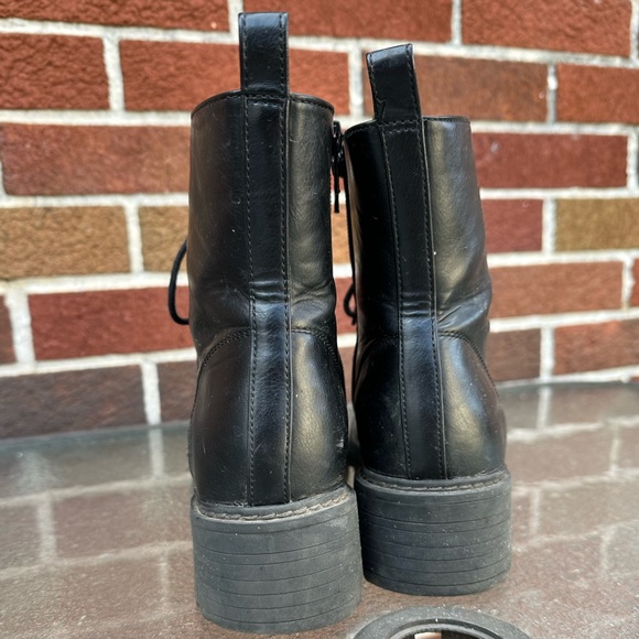 Universal Thread Boots - Picture 2 of 7